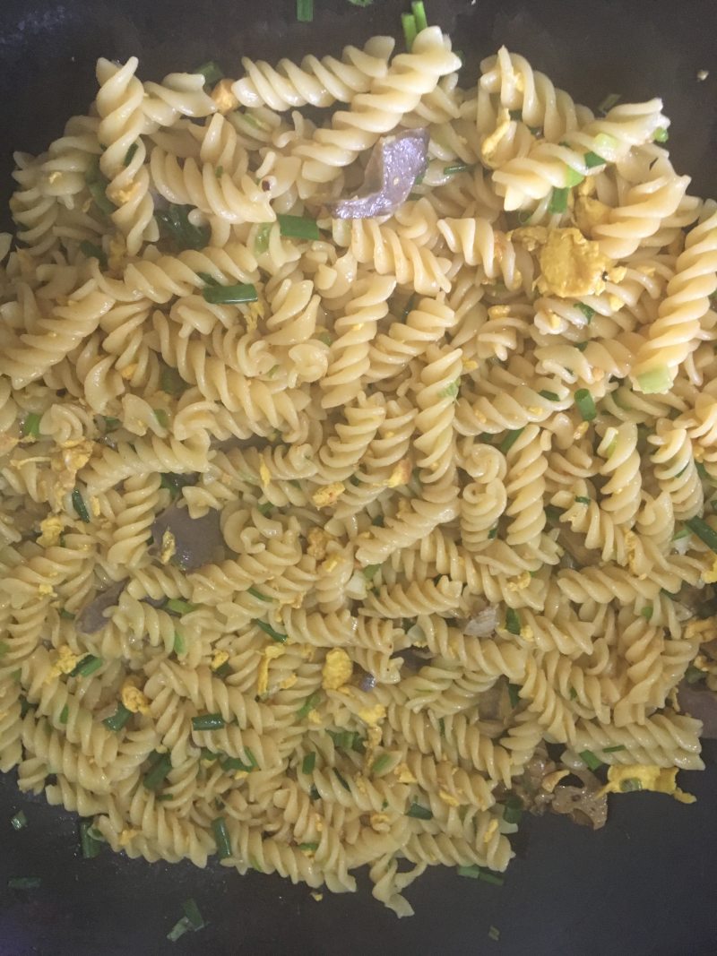 Steps to make chive and egg spiral noodles: 6