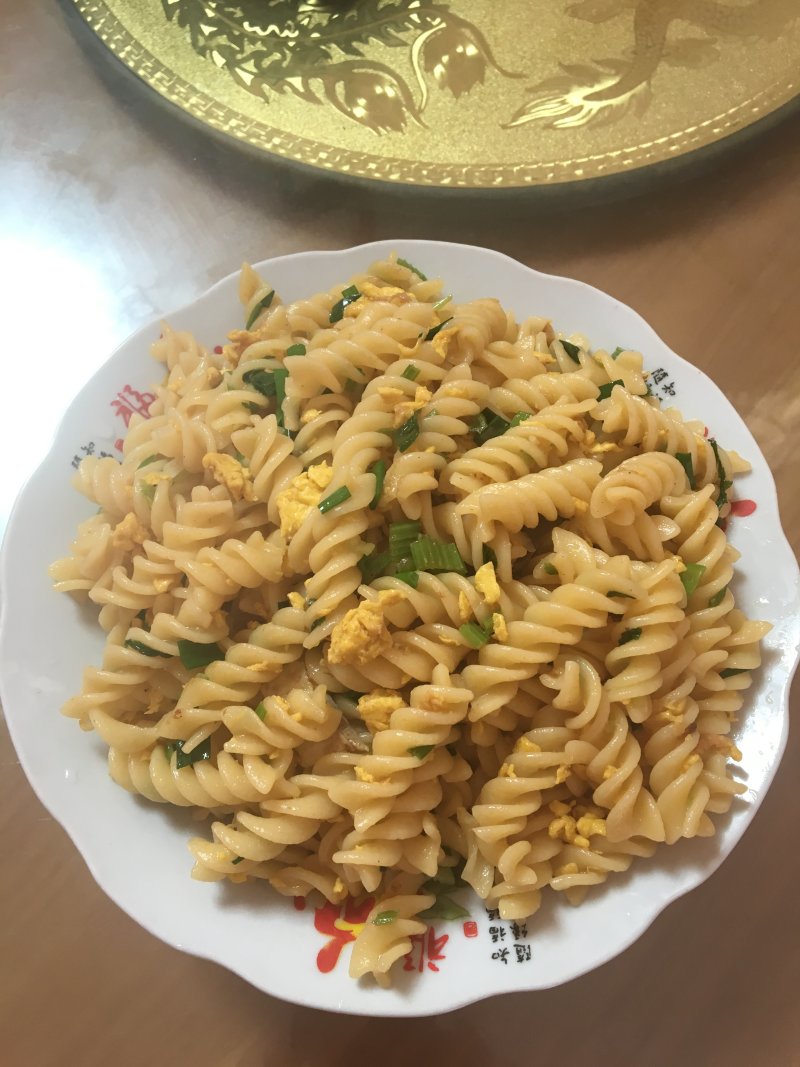 Steps to make chive and egg spiral noodles: 7
